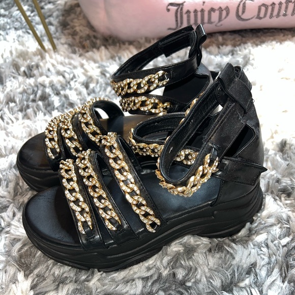 Azalea Wang DO IT LIKE WE DO FLATFORM SANDAL IN GOLD - Picture 5 of 10